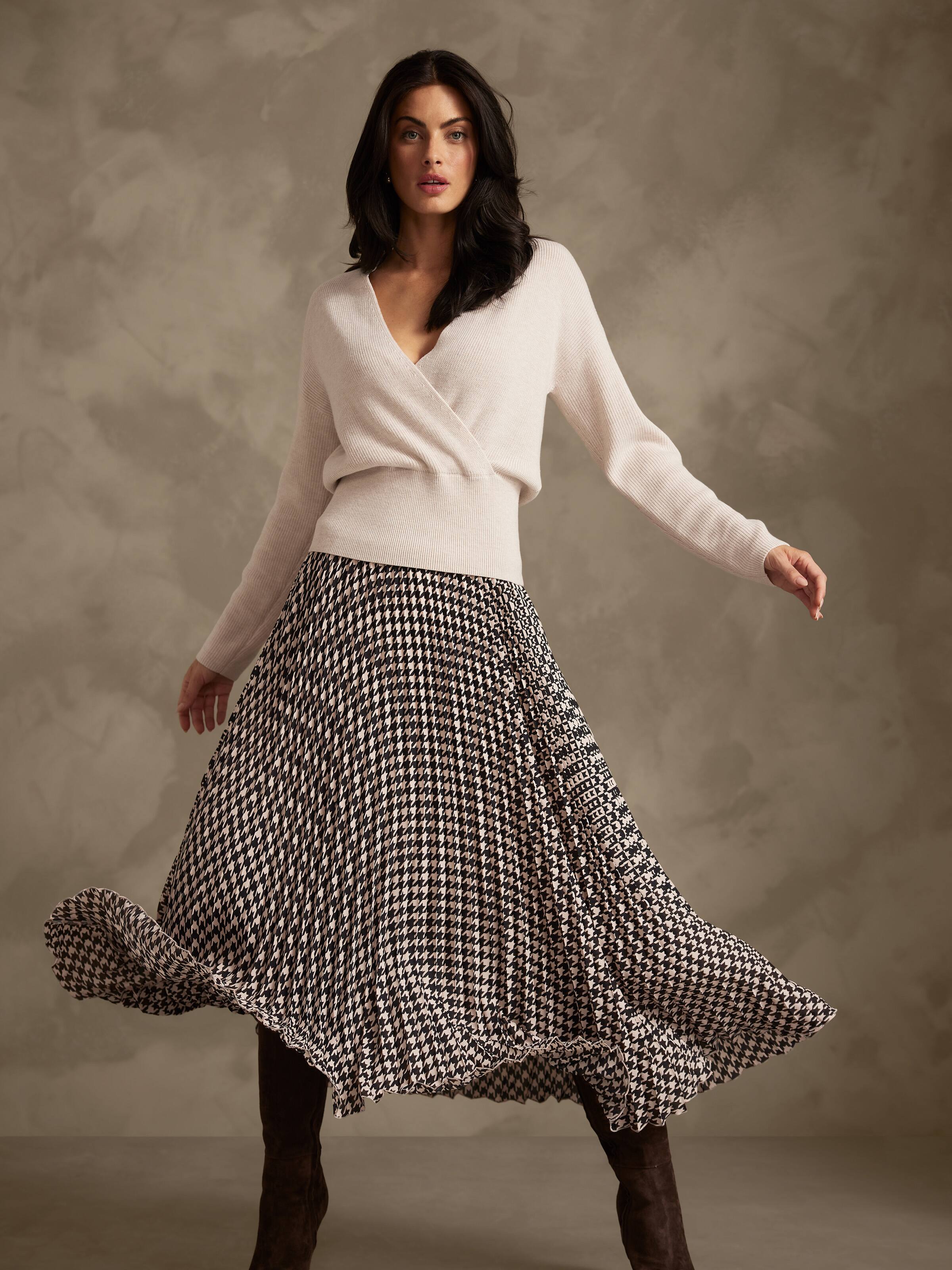 Harlow Houndstooth Pleated Skirt