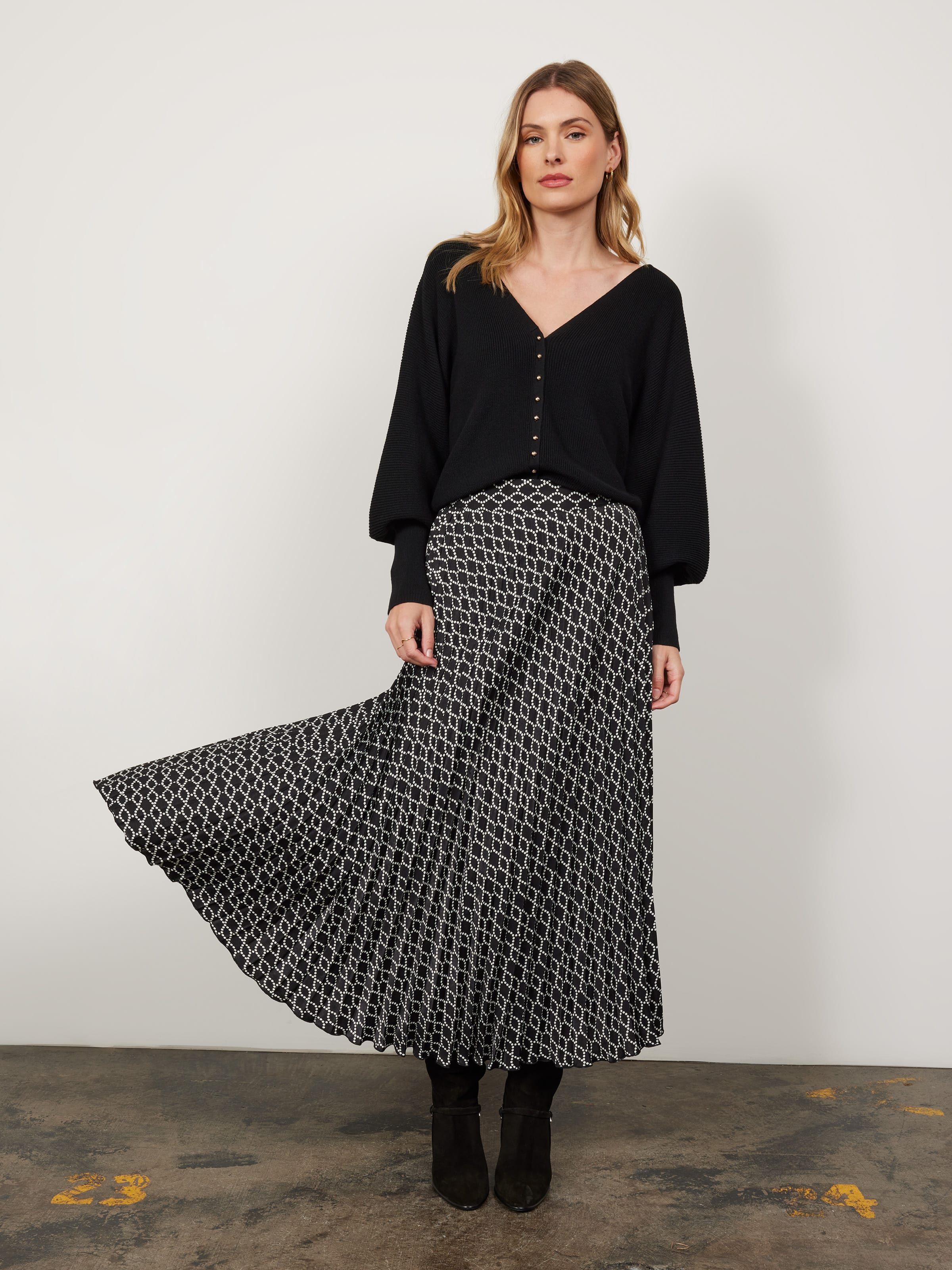 Dot To Dot Pleat Skirt                                                                                                          